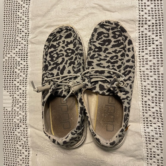 Hey Dude Women's Wendy Canvas Cheetah Print Shoes - Picture 2 of 3